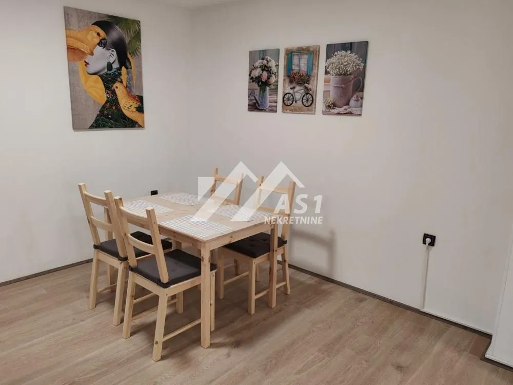 Izdavanje, trosoban stan, 55m², Centar, Novi Sad