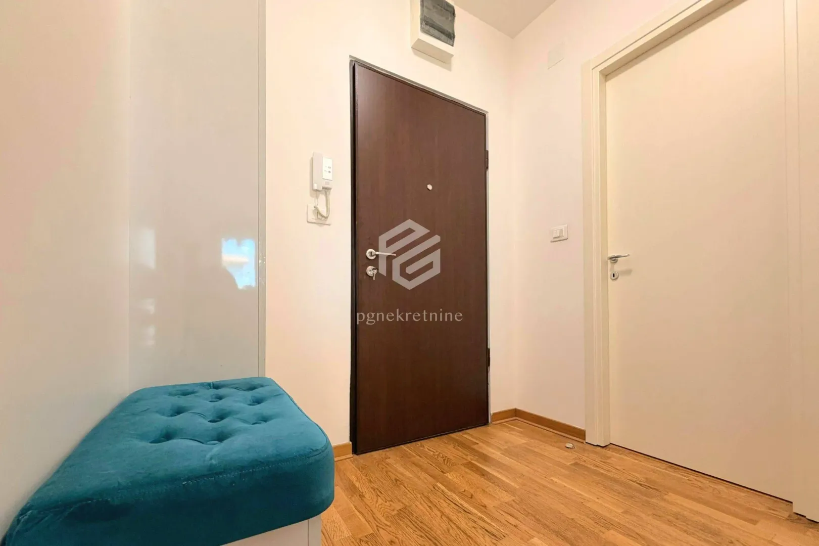 Rent, one bedroom apartment, 43m², City Kej, Podgorica