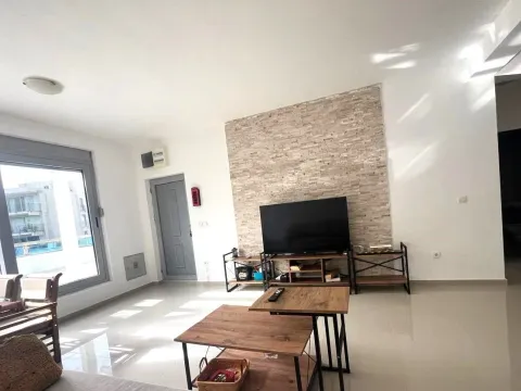 Sale, one bedroom apartment, 77m², Dobrota, Kotor - image 3