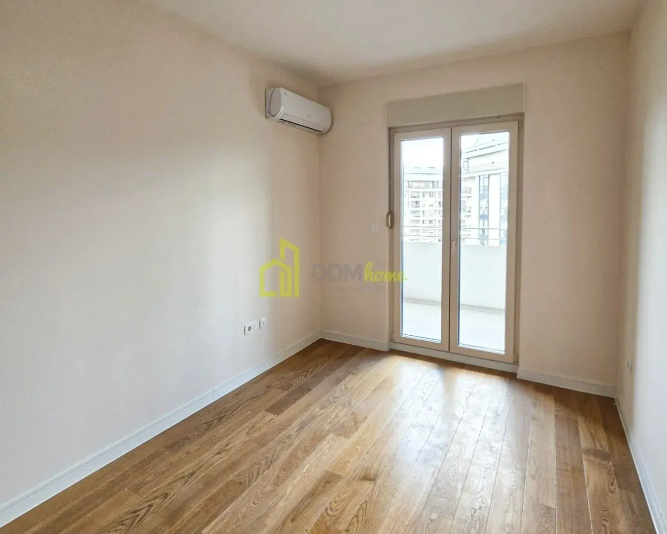 Izdavanje, dvosoban stan, 72m², Central Point, Podgorica