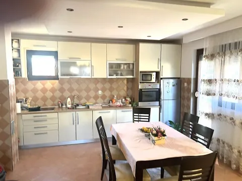Rent, two bedroom apartment, 75m², Tološi, Podgorica - image 4