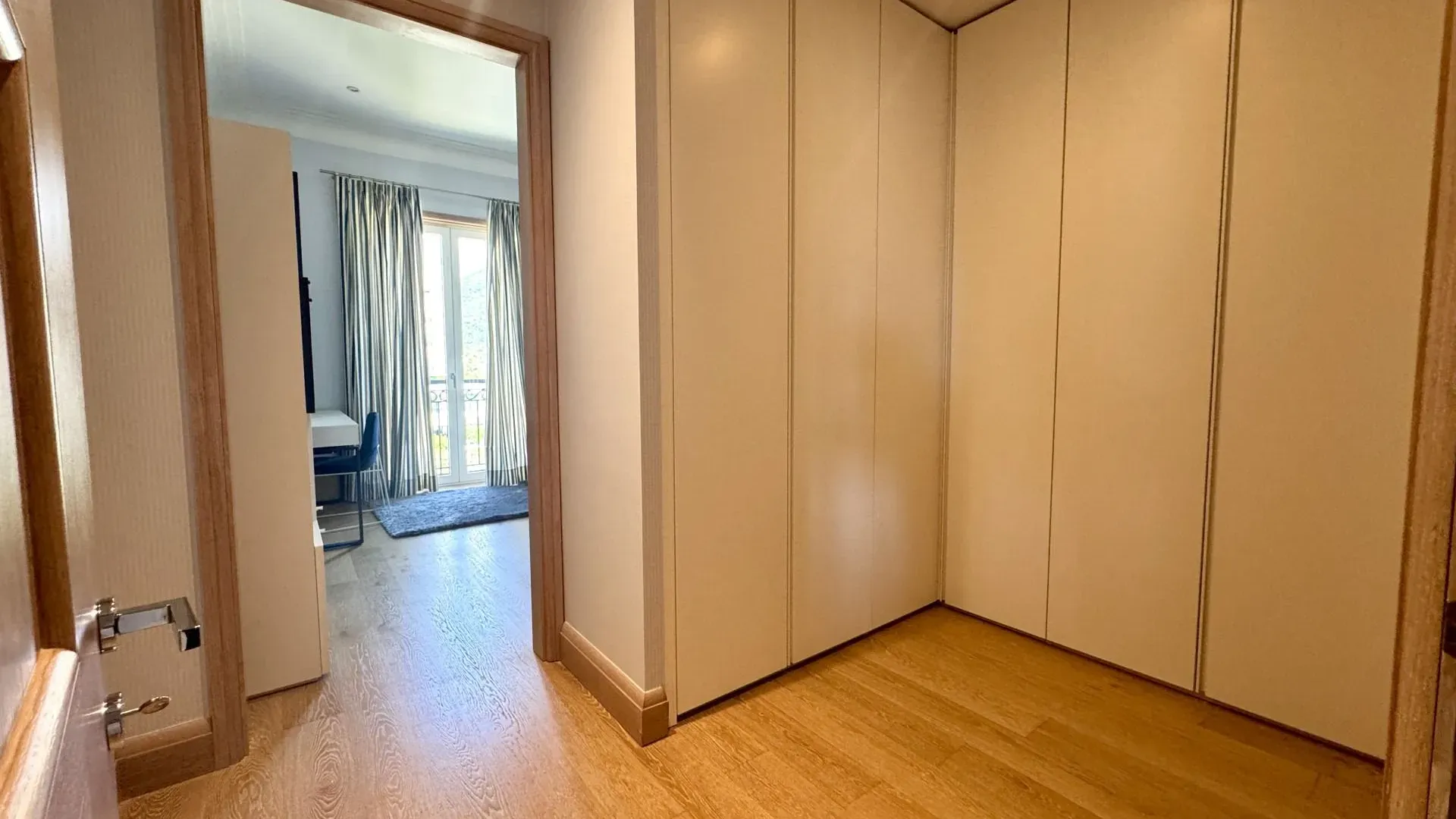 Izdavanje, trosoban stan, 223m², Porto Montenegro, Tivat