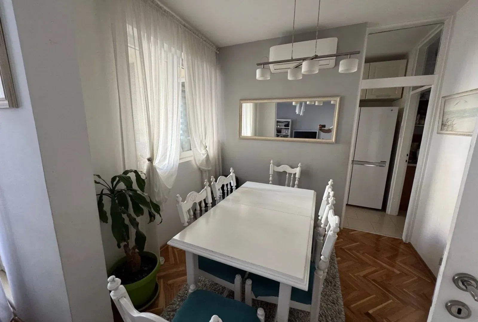 Izdavanje, četvorosoban stan, 87m², Blok 6, Podgorica