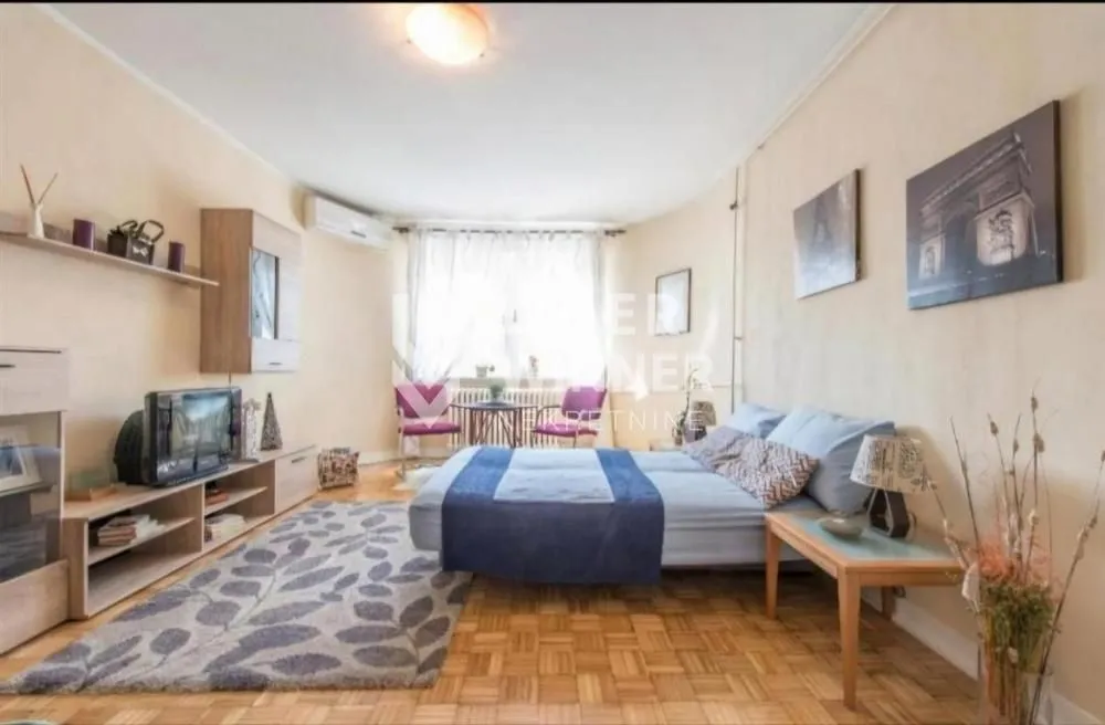 Izdavanje, stan, 27m², Slavija, Vračar Sve Podlokacije