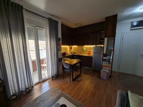 Kitchen with a dining table and access to the terrace. - image 2
