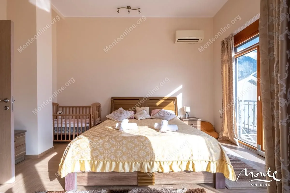 Prodaja, dvosoban stan, 104m², Orahovac, Kotor