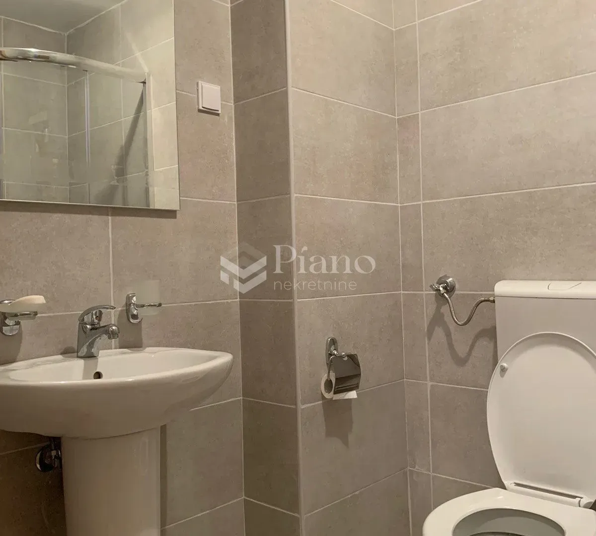Izdavanje, jednosoban stan, 48m², Stari Aerodrom, Podgorica