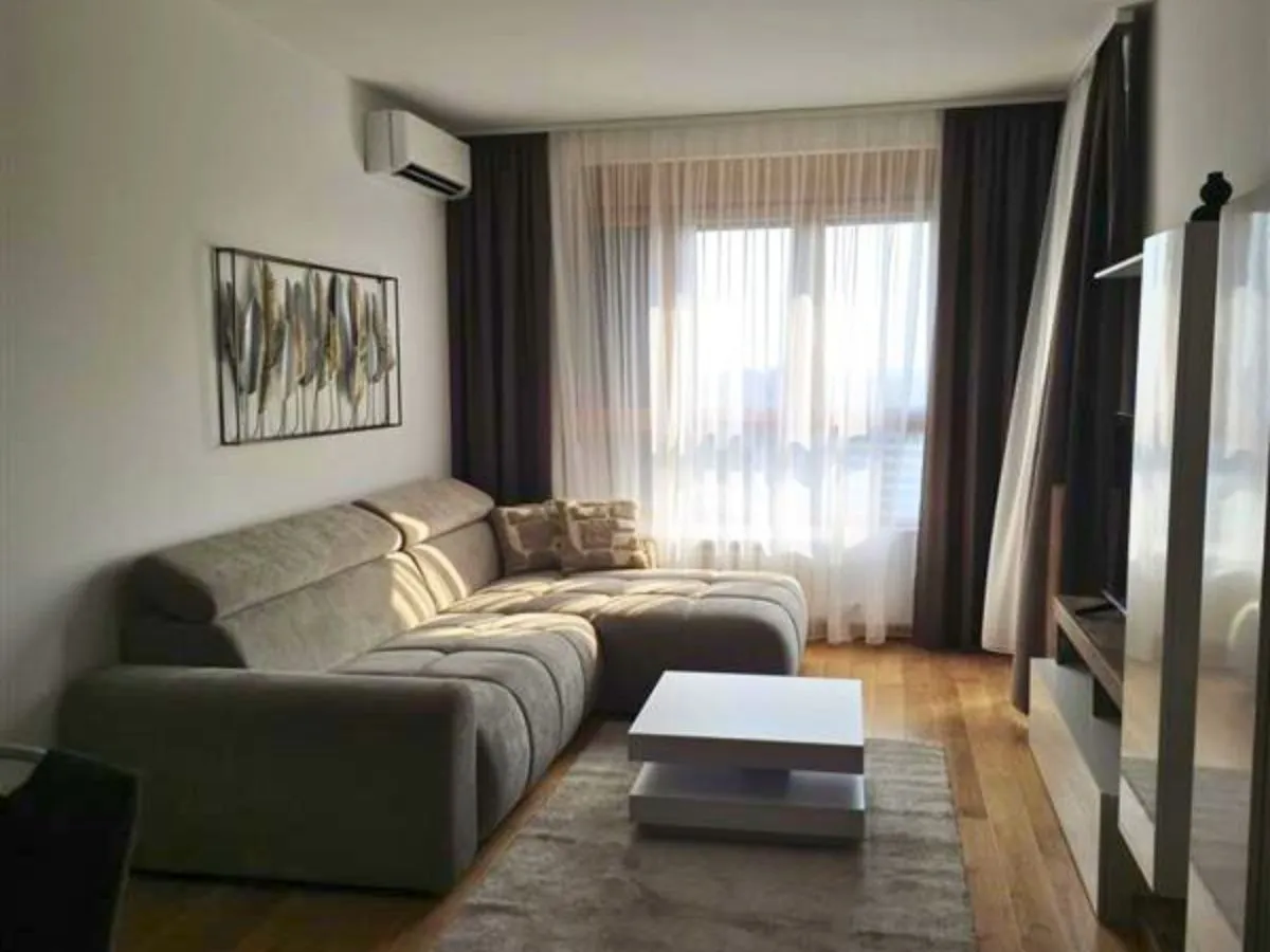 Izdavanje, trosoban stan, 80m², Novi Beograd Sve Podlokacije, Beograd
