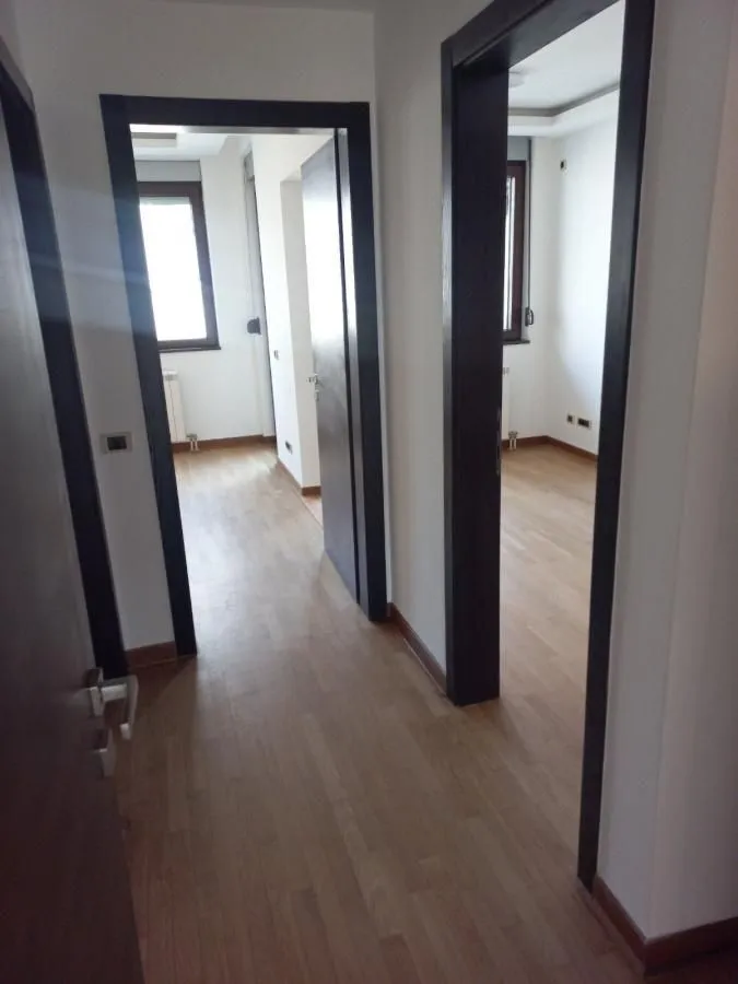 Izdavanje, trosoban stan, 91m², Kalenić Pijaca, Vračar Sve Podlokacije