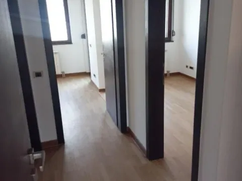 Izdavanje, trosoban stan, 91m², Kalenić Pijaca, Vračar Sve Podlokacije - image 9