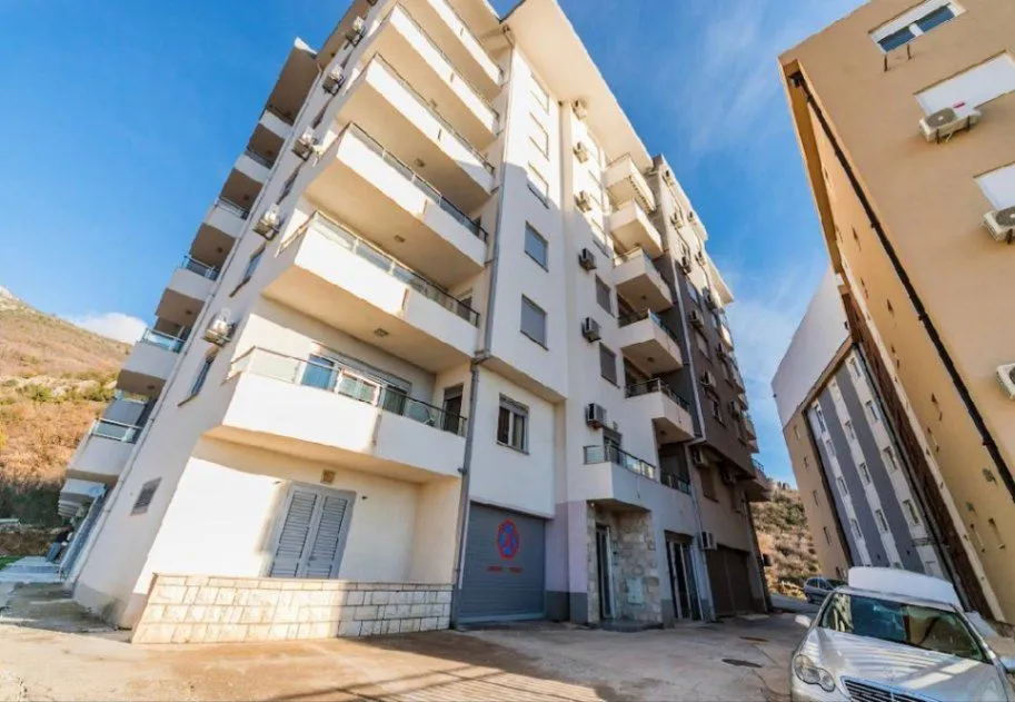 Izdavanje, stan, 93m², Rafailovići, Budva