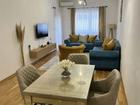 Izdavanje, dvosoban stan, 70m², Tuški Put, Podgorica