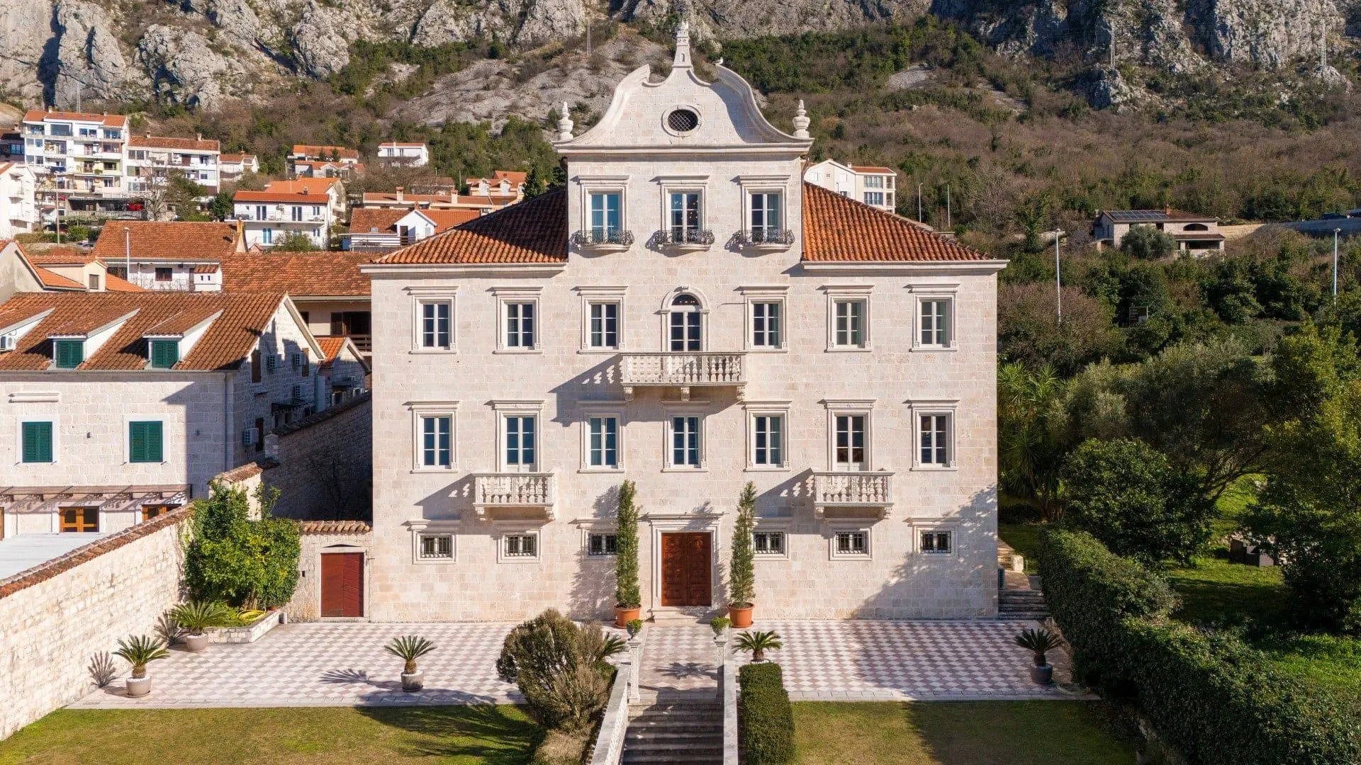 Sale, house, 1100m², Kotor, Crna Gora