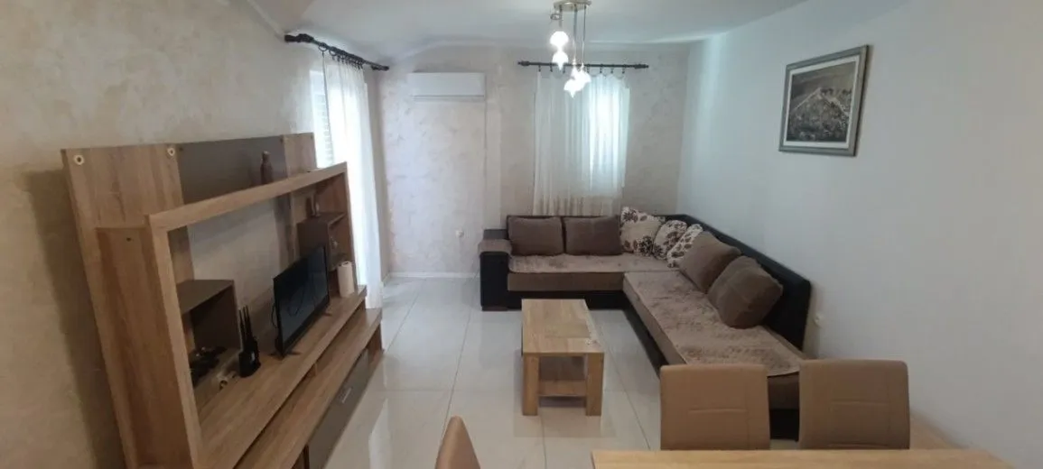 Izdavanje, dvosoban stan, 52m², Velji Vinogradi, Budva