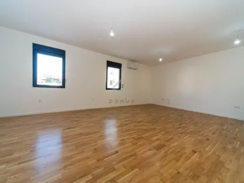 Sale, two bedroom apartment, 75m², Stara Varoš, Podgorica - image 2