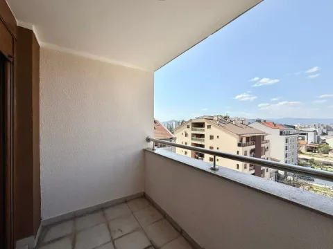 Prodaja, četvorosoban stan, 220m², Preko Morače, Podgorica - image 14