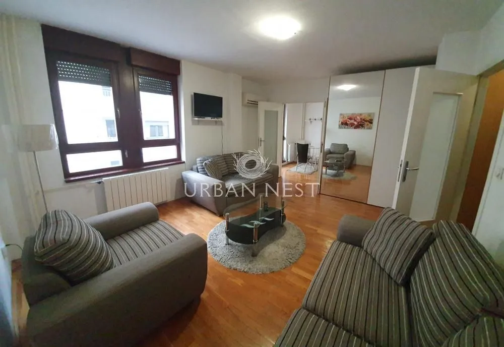 Izdavanje, jednosoban stan, 42m², Crveni Krst, Beograd