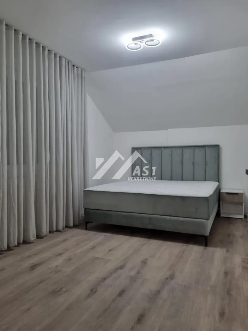 Izdavanje, dvosoban stan, 50m², Centar, Novi Sad
