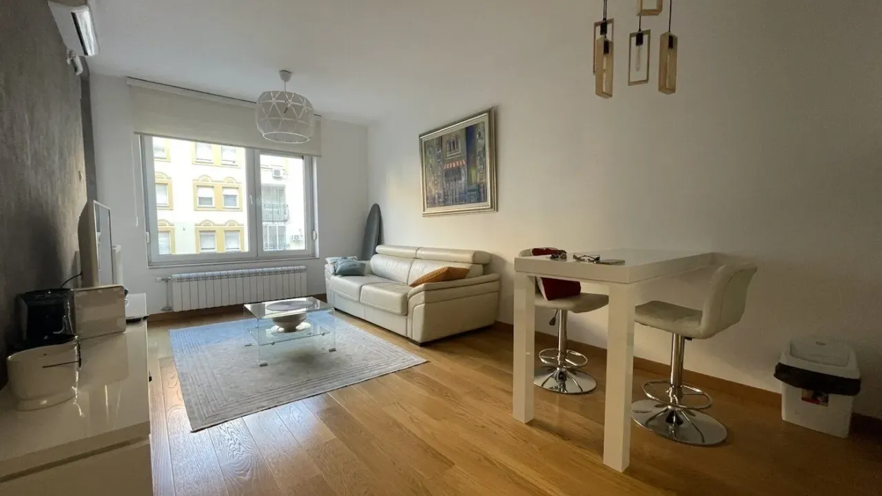 Izdavanje, jednosoban stan, 39m², Stari grad, Novi Sad