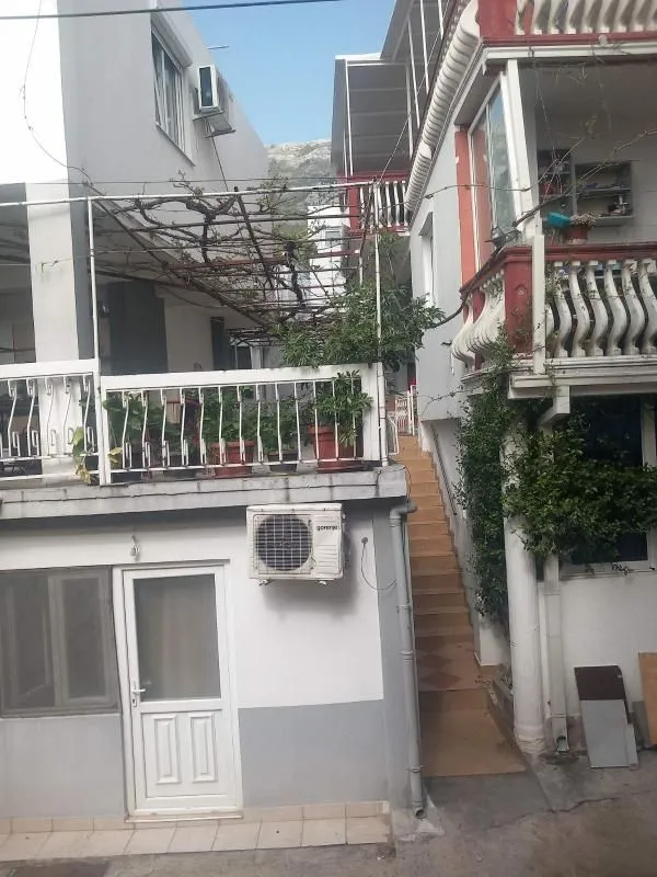 Prodaja, trosoban stan, 90m², Sutomore, Bar