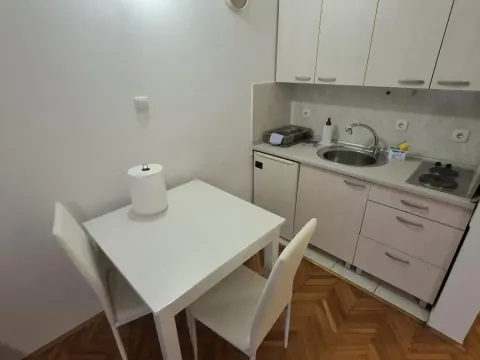 Izdavanje, garsonjera, 26m², Grbavica, Novi Sad Sve Podlokacije - image 5