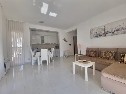 Izdavanje, jednosoban stan, 57m², Budva, Crna Gora - image 11
