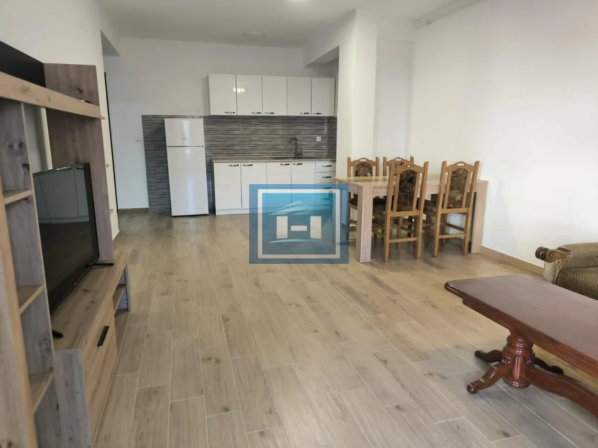 Izdavanje, jednosoban stan, 48m², Centar, Ćuprija