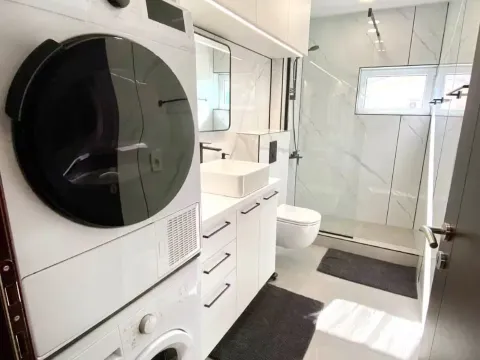 Izdavanje, dvosoban stan, 93m², Petrovac, Budva - image 3