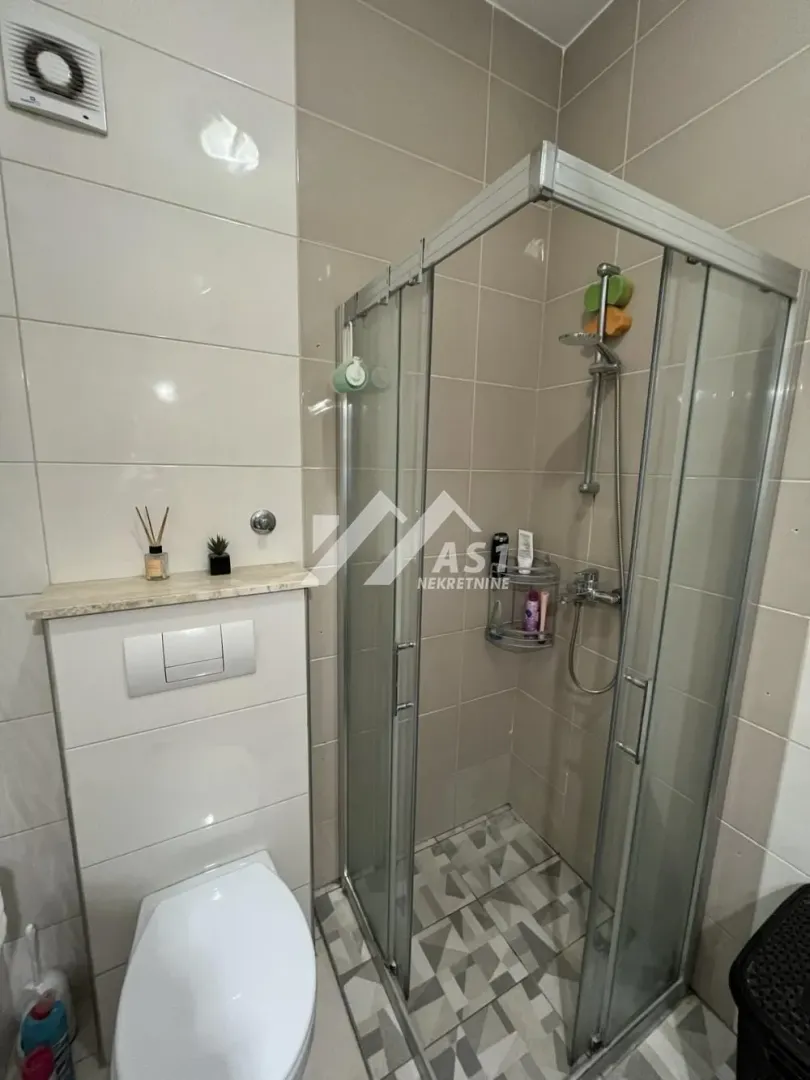 Izdavanje, jednosoban stan, 41m², Centar, Novi Sad