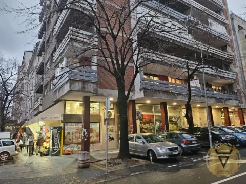 Izdavanje, trosoban stan, 85m², Slavija, Vračar Sve Podlokacije - image 2