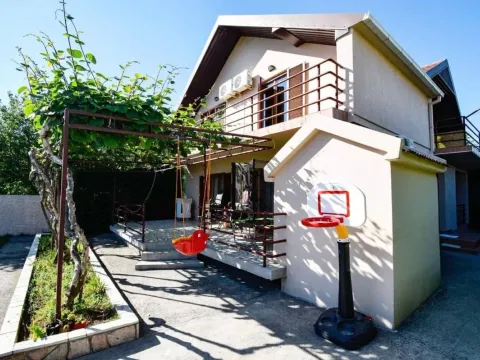 Prodaja, kuća, 250m², Donja Gorica, Podgorica - image 2