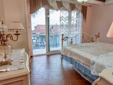 Izdavanje, kuća, 300m², Bečići, Budva - image 10