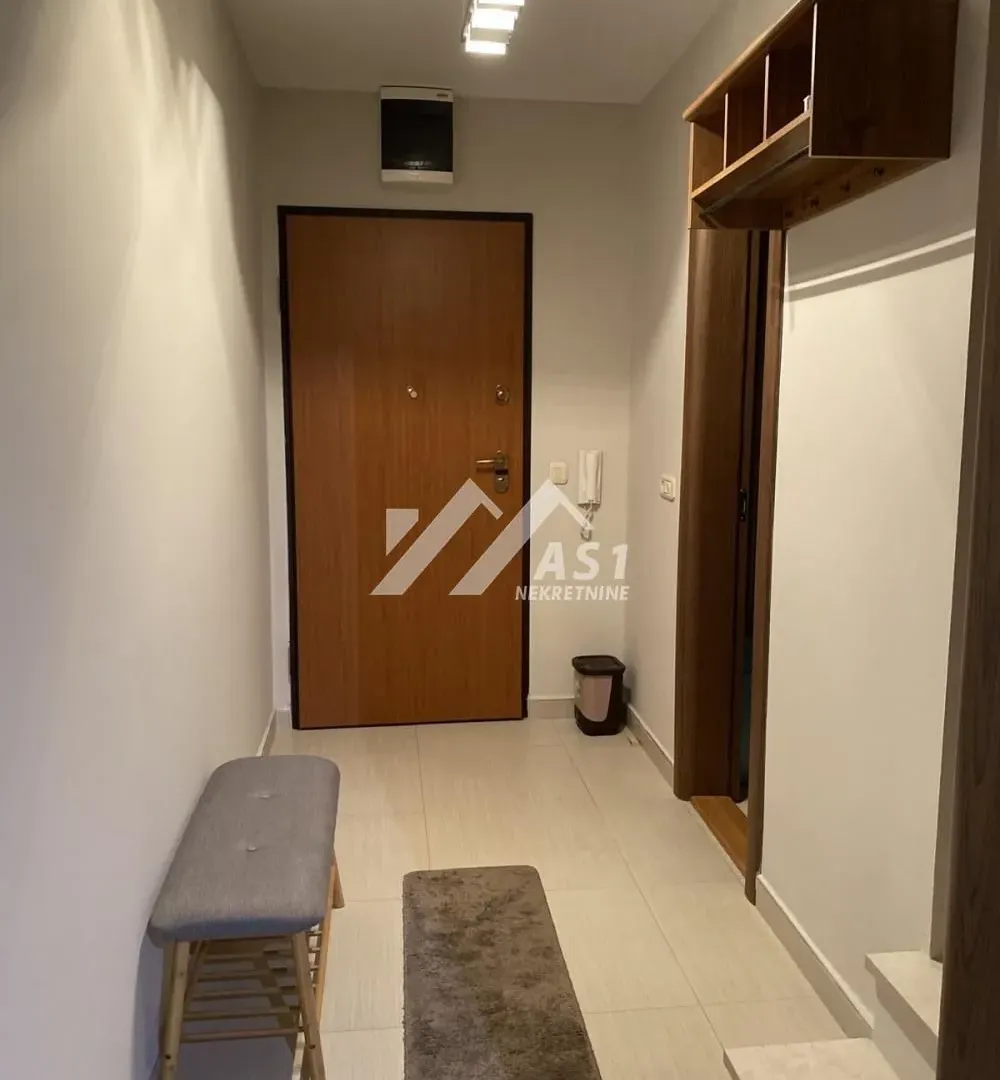 Izdavanje, dvosoban stan, 42m², Sajam, Novi Sad Sve Podlokacije