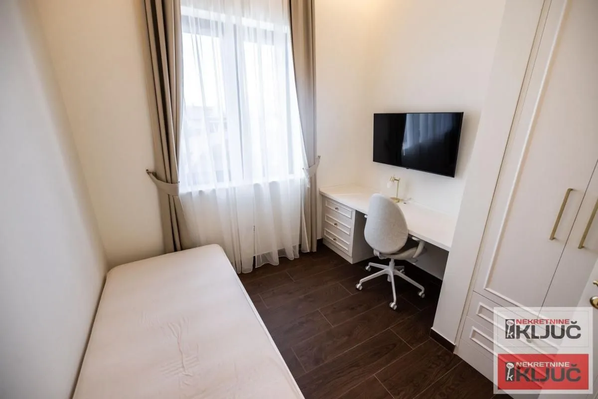 Izdavanje, četvorosoban stan, 135m², Tatarsko brdo, Petrovaradin