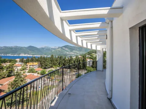 Prodaja, trosoban stan, 143m², Tivat, Crna Gora