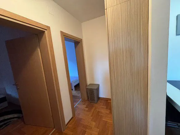 Izdavanje, dvosoban stan, 50m², Luštica Bay, Tivat