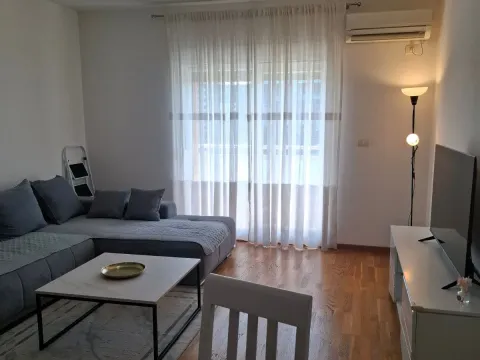 Izdavanje, jednosoban stan, 55m², City Kvart, Podgorica