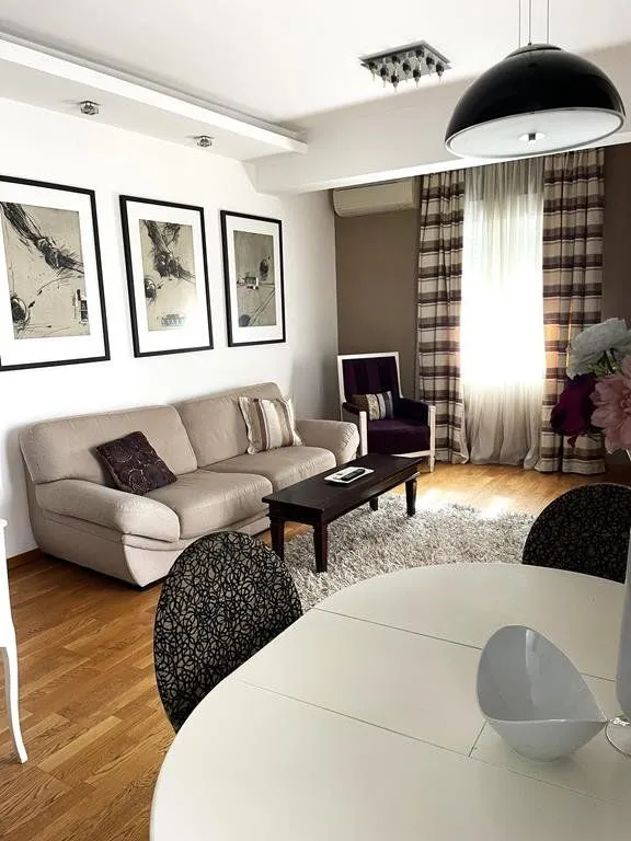 Izdavanje, dvosoban stan, 63m², City Kvart, Podgorica