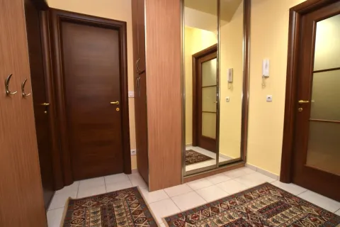 Izdavanje, trosoban stan, 75m², City Kvart, Podgorica - image 12