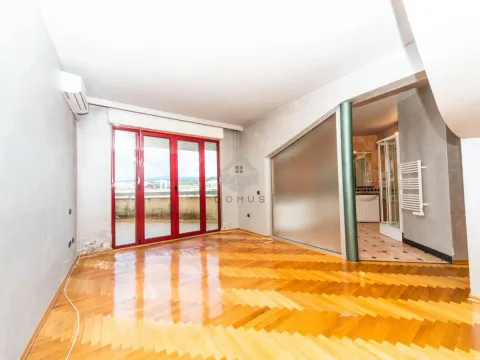 Prodaja, četvorosoban stan, 355m², Preko Morače, Podgorica - image 36