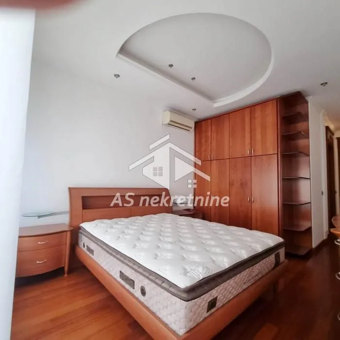 Rent, three bedroom apartment, 120m², Stari Grad, Beograd