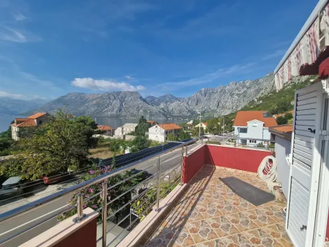 Rent, two bedroom apartment, 130m², Kotor, Crna Gora - image 18