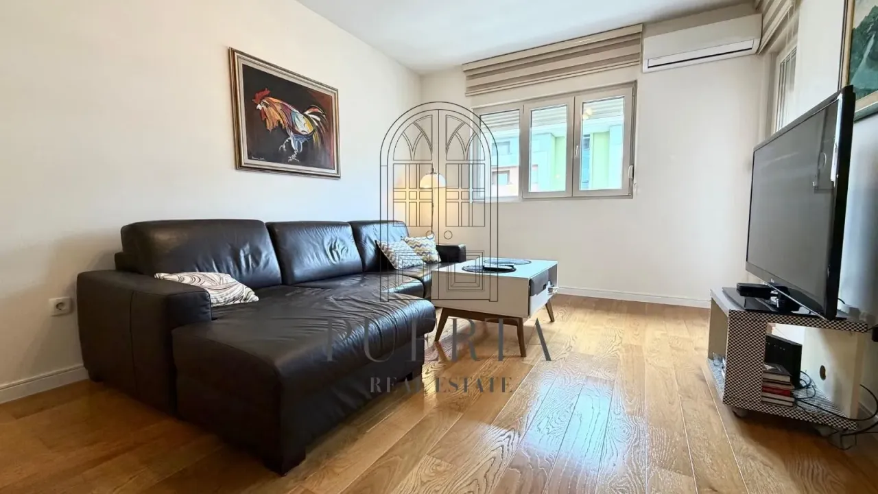 Izdavanje, jednosoban stan, 50m², Central Point, Podgorica