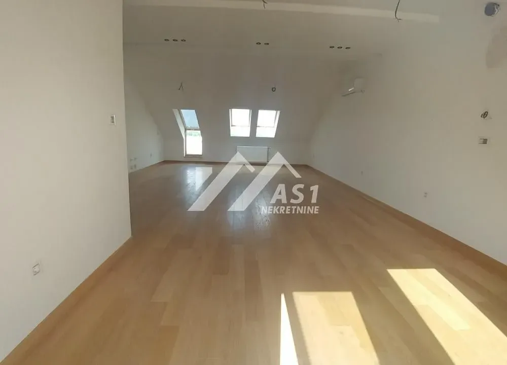 Rent, office space, 127m², Novo naselje, Novi Sad