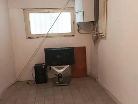 Izdavanje, kuća, 180m², Čukarica, Beograd - image 19