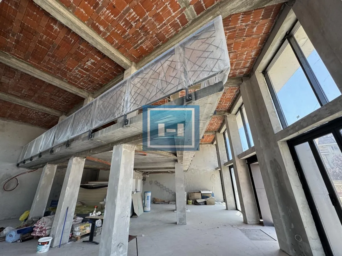 Izdavanje, poslovni prostor, 240m², Centar, Paraćin
