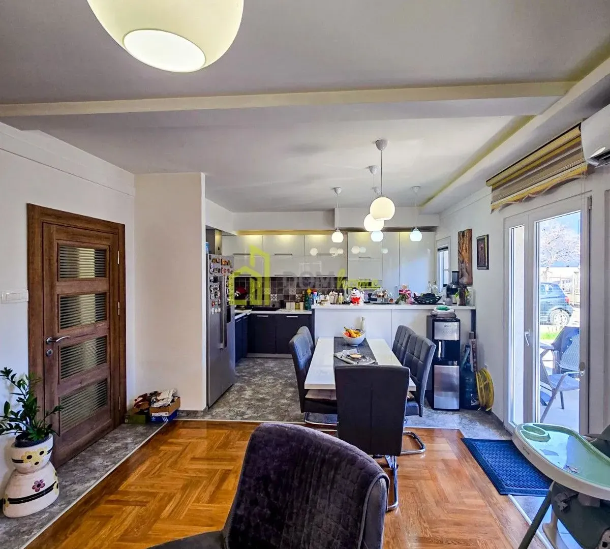 Sale, house, 216m², Blok 6, Podgorica