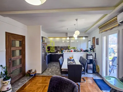 Sale, house, 216m², Blok 6, Podgorica - image 14