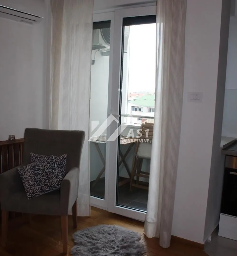 Izdavanje, stan, 27m², Grbavica, Novi Sad Sve Podlokacije