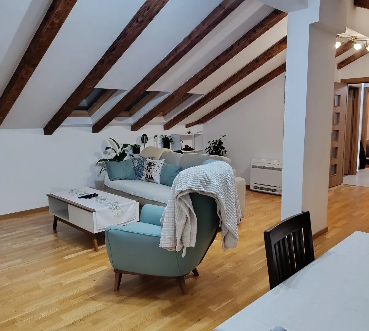 Rent, two bedroom apartment, 88m², Kalimanj, Tivat